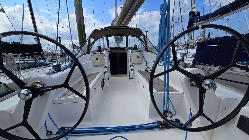 Le cockpit du voilier